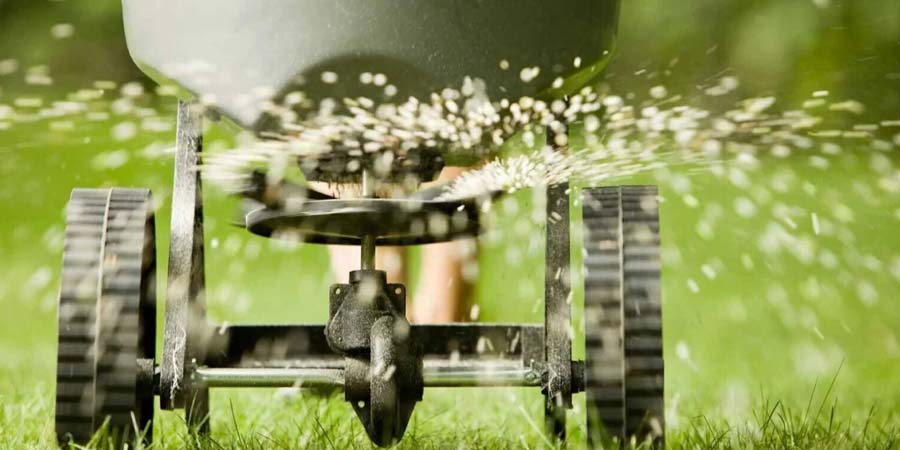 ВНЕСЕНИЕ УДОБРЕНИЯ ДЛЯ ГАЗОНА