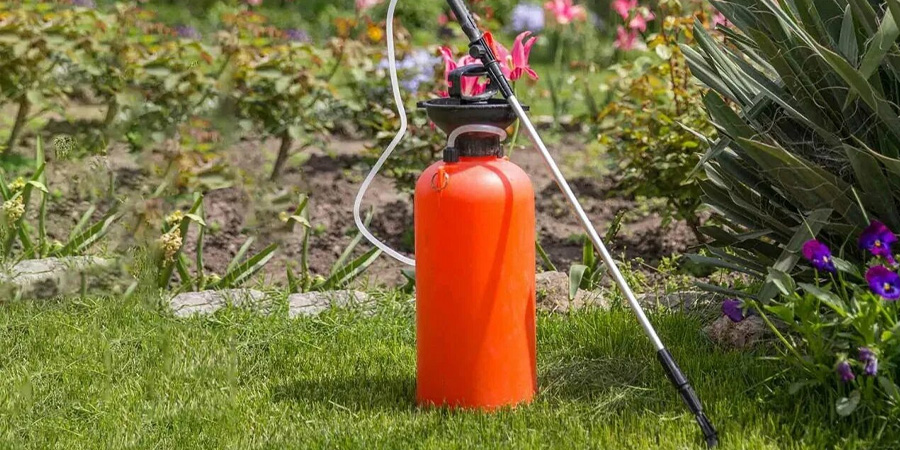 ОБРАБОТКА РАСТЕНИЙ БАКОВОЙ СМЕСЬЮ