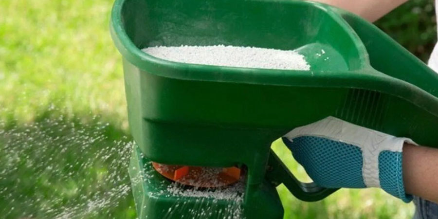 ВНЕСЕНИЕ ГАЗОННЫХ УДОБРЕНИЙ