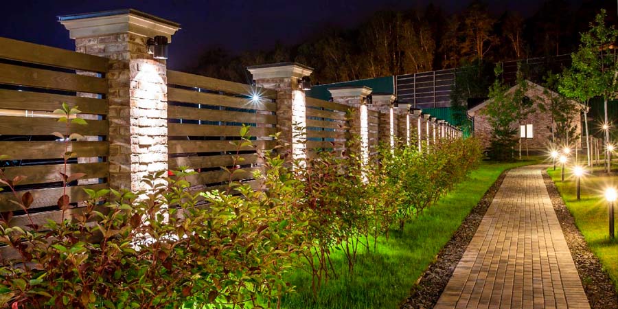 АРХИТЕКТУРНЫЕ ПРОЖЕКТОРЫ НА УЧАСТКЕ