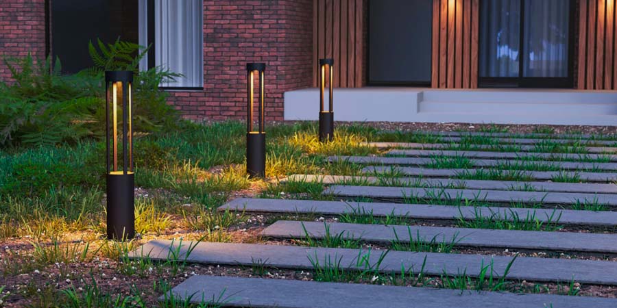 БОЛЛАРДЫ В САДУ