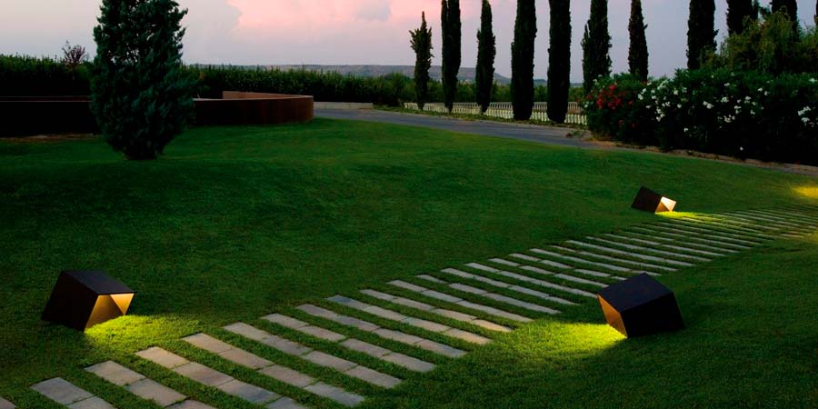 ОСВЕЩЕНИЕ ДОРОЖЕК НА УЧАСТКЕ