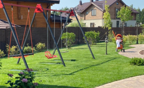 Газон на детской площадке: выбор травы, требования к покрытию и правила ухода