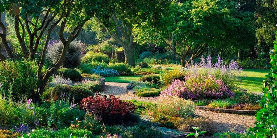 САД В ПРИРОДНОМ СТИЛЕ