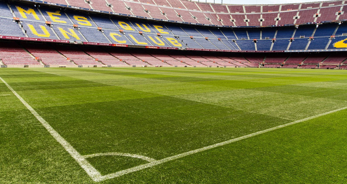 БАРСЕЛОНА ПРОДАЕТ КУСКИ ГАЗОНА СО СТАДИОНА